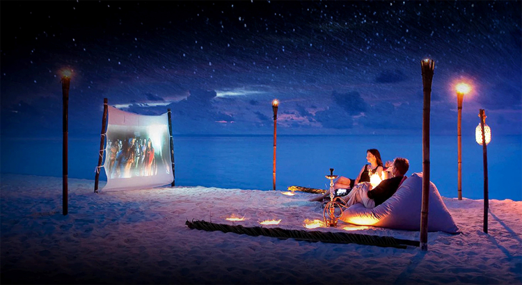 Tahiti Cineymoon Kinoabend am Strand